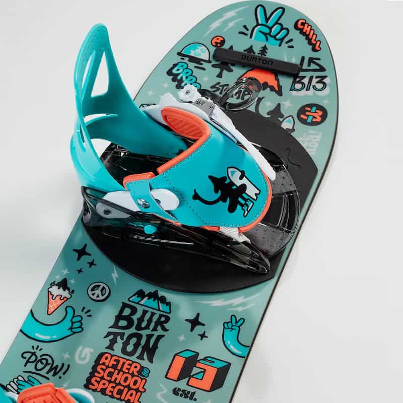 Burton After School Special kids snowboard designed to help young children to snowboard.